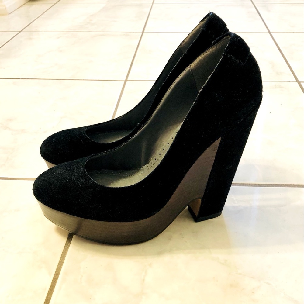 Black Suede Modern Pin-Up Style Wedge Pumps!